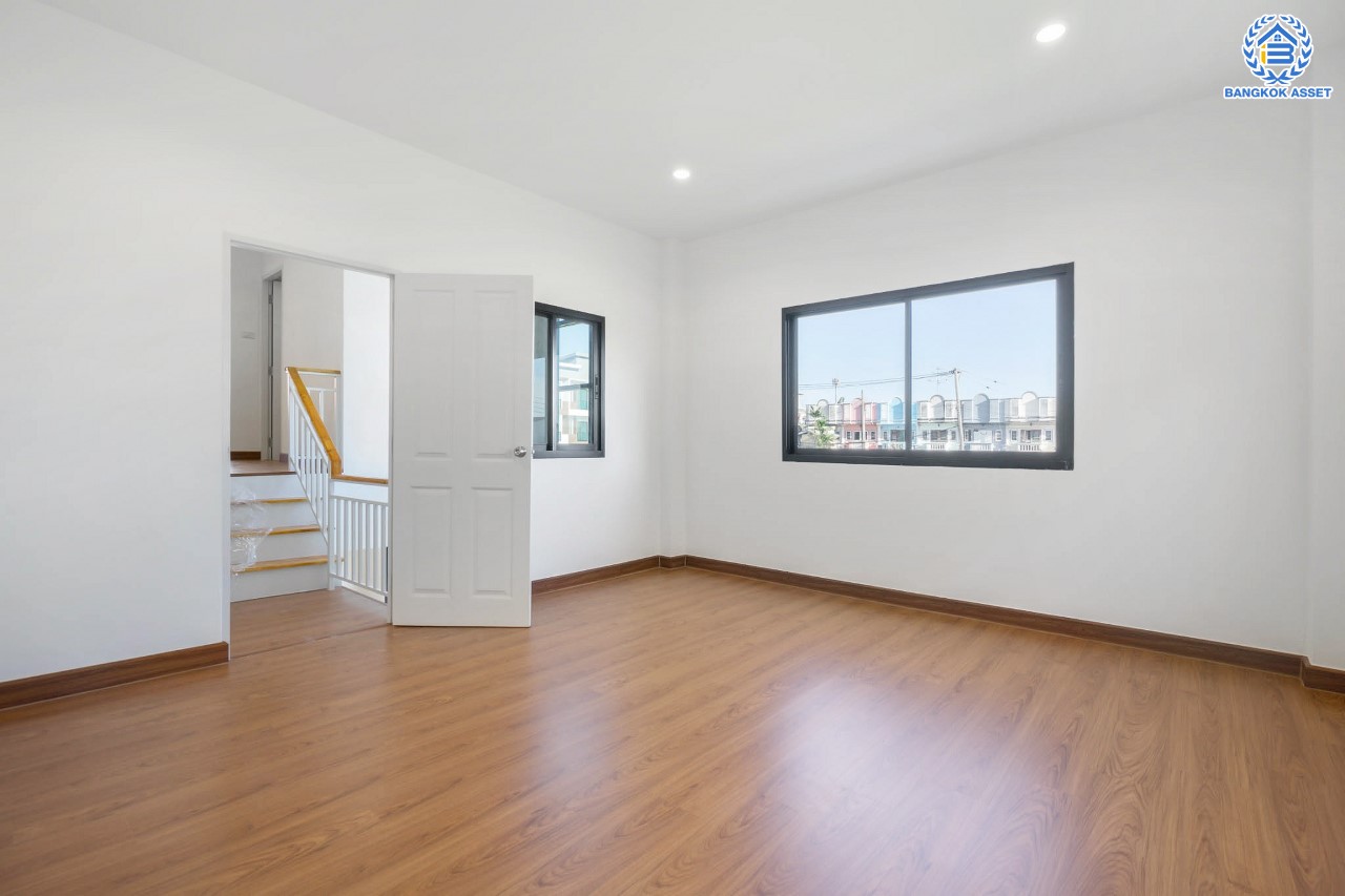 บ้านมือสองตกแต่งใหม่ ม.นันทนาการ์เด้นท์1 ราชพฤกษ์-ท่าอิฐ หลังมุม แบรนด์ Property Perfect หลังใหญ่พร้อมอยู่ เนื้อที่ 19.5 ตร.ว. ฟังก์ชัน 2 ห้องนอน 2 ห้องน้ำ บนทำเลเดินทางสะดวก เข้า-ออกได้ ทั้งถ.ราชพฤกษ์ และถ.รัตนาธิเบศร์ ใจกลาง 2 เซ็นทรัล และใกล้รถไฟฟ้าสถานี "บางรักน้อยท่าอิฐ" เพียง 5 นาที